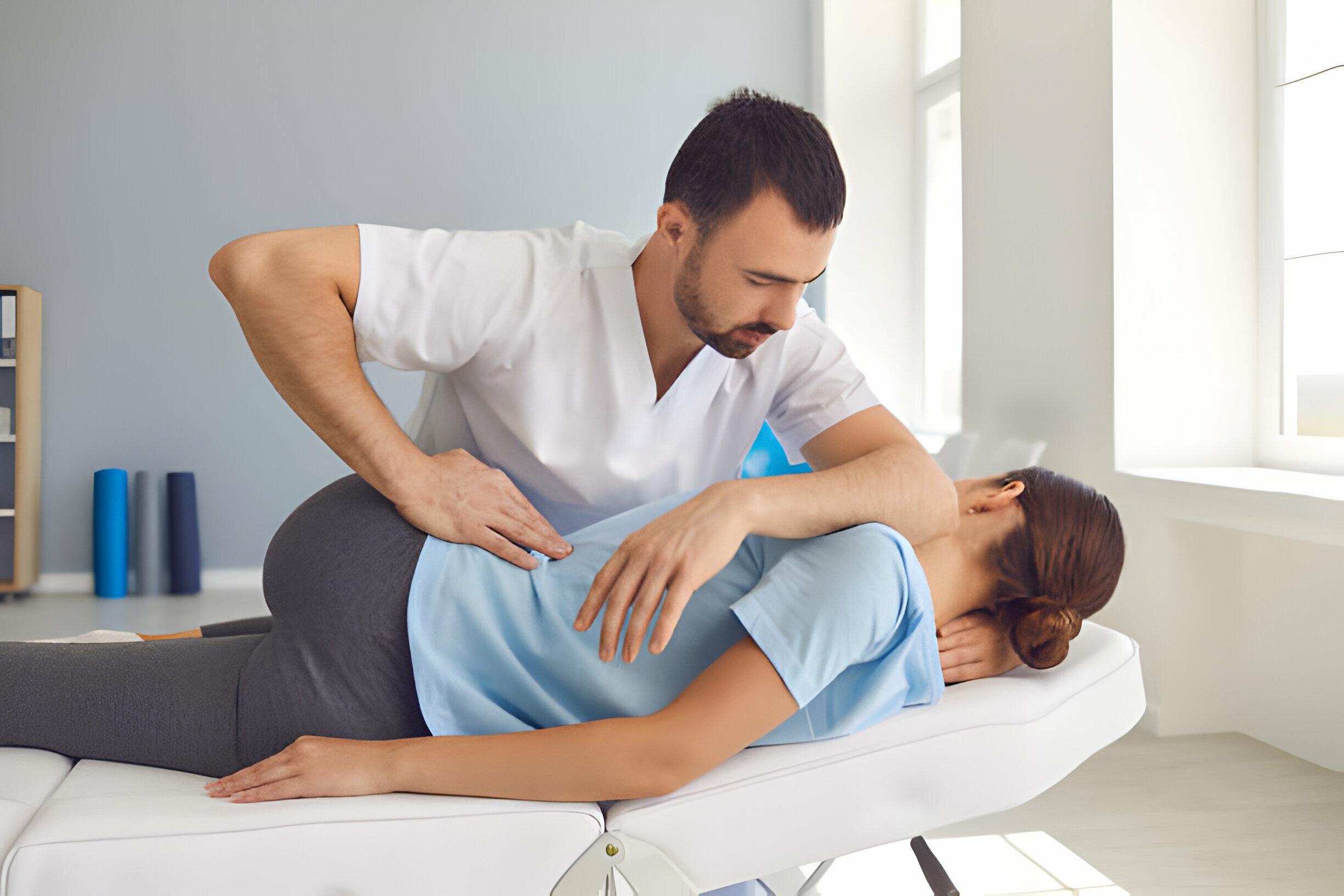What is difference between chiropractic and physiotherapy?